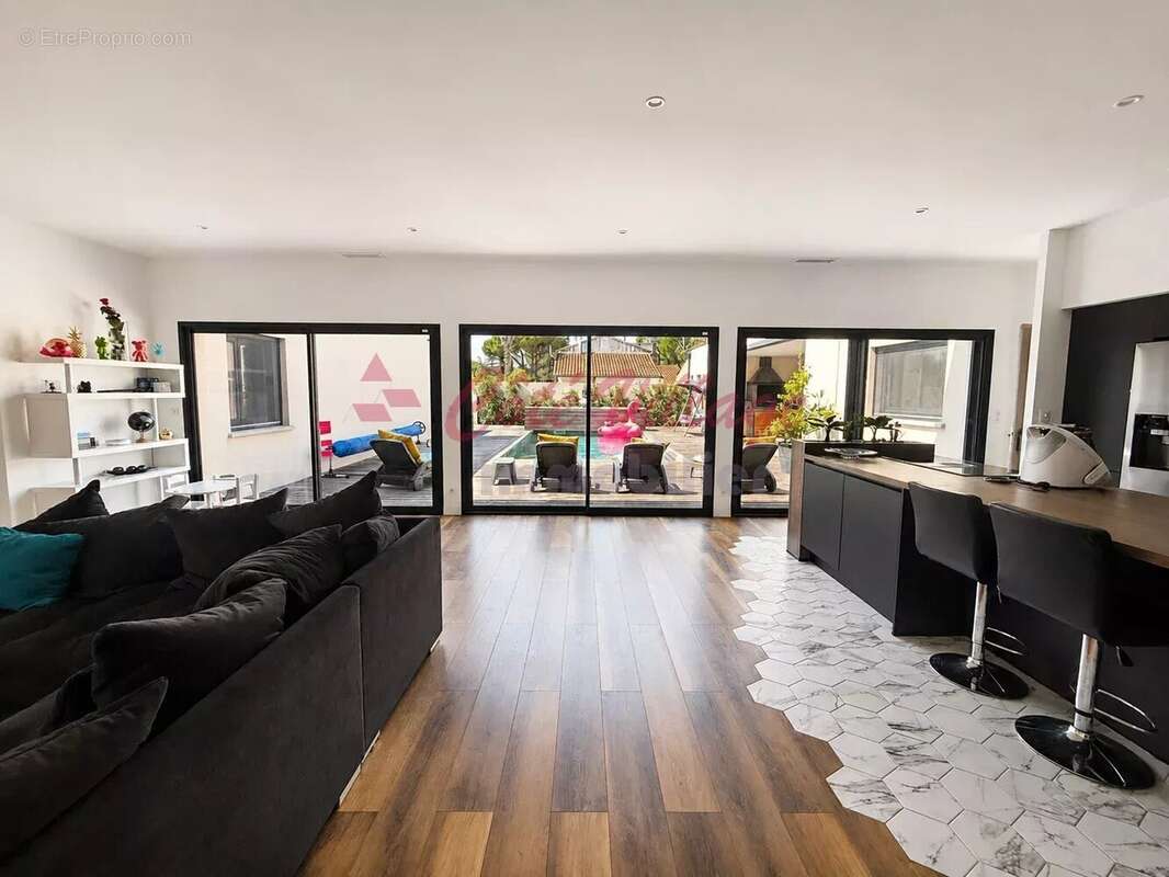 Superbe villa comtemporaine T5 de plain pied avec garage piscine et pool house - photo 5