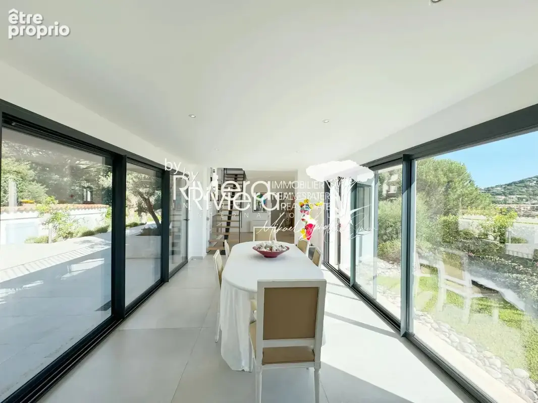 Superbe propriété à LA CROIX-VALMER - Vue mer, piscine à déb - photo 10