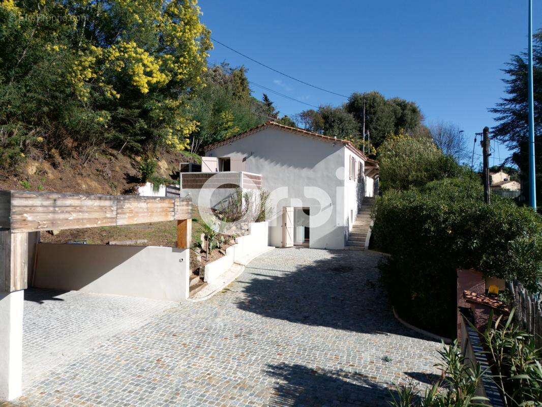 Maison à MANDELIEU-LA-NAPOULE