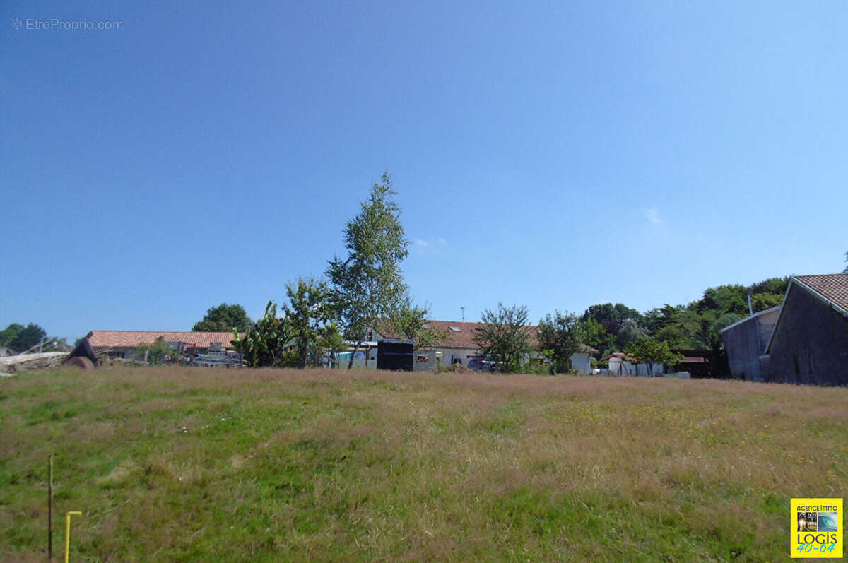 Terrain à PORT-DE-LANNE