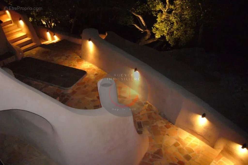 Maison à MANDELIEU-LA-NAPOULE