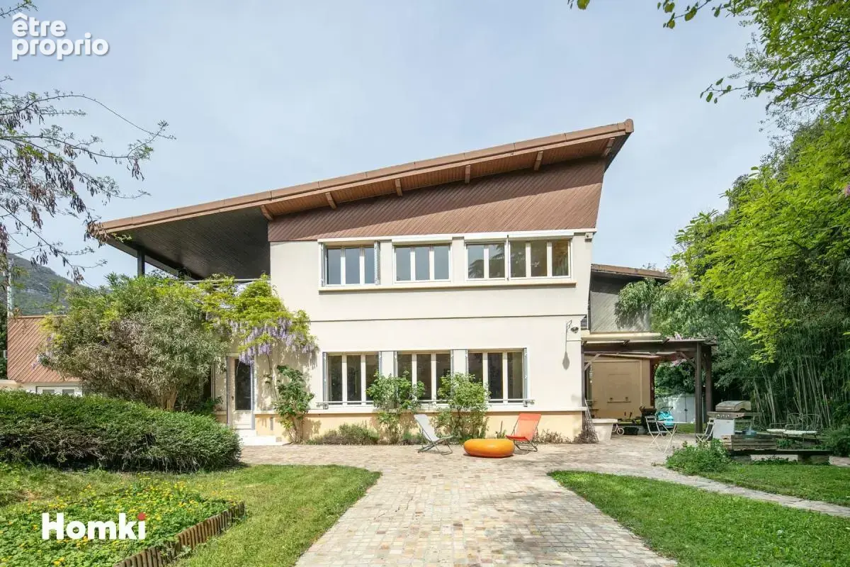 Maison de 226 m² au cœur d’un jardin arboré de 1 500 m² – Fraîcheur, calme et verdure - photo 15