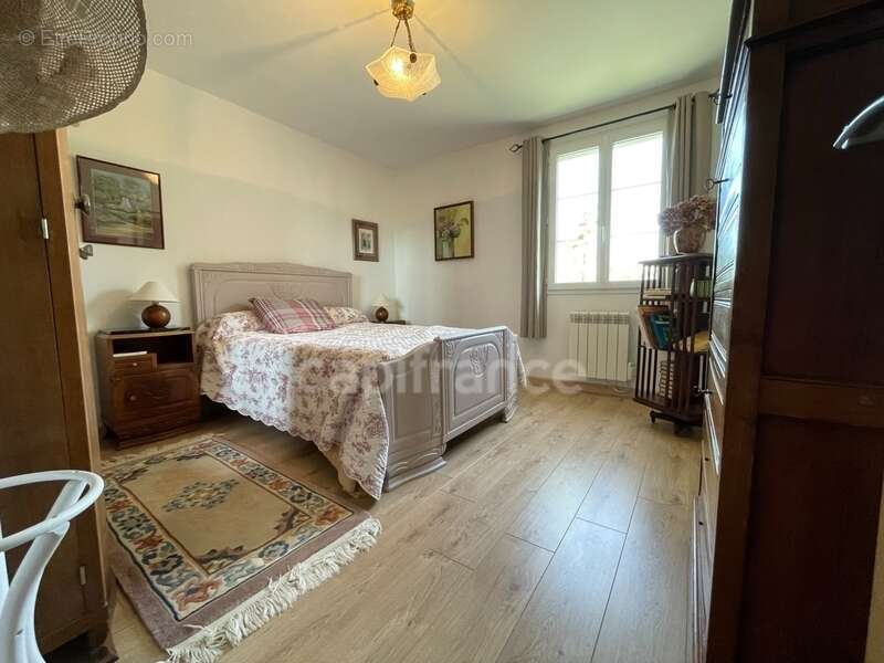 Dpt Dordogne (24), à vendre  maison P8 de 292,68 m² - Terrain de 1 777,00 m² - photo 14