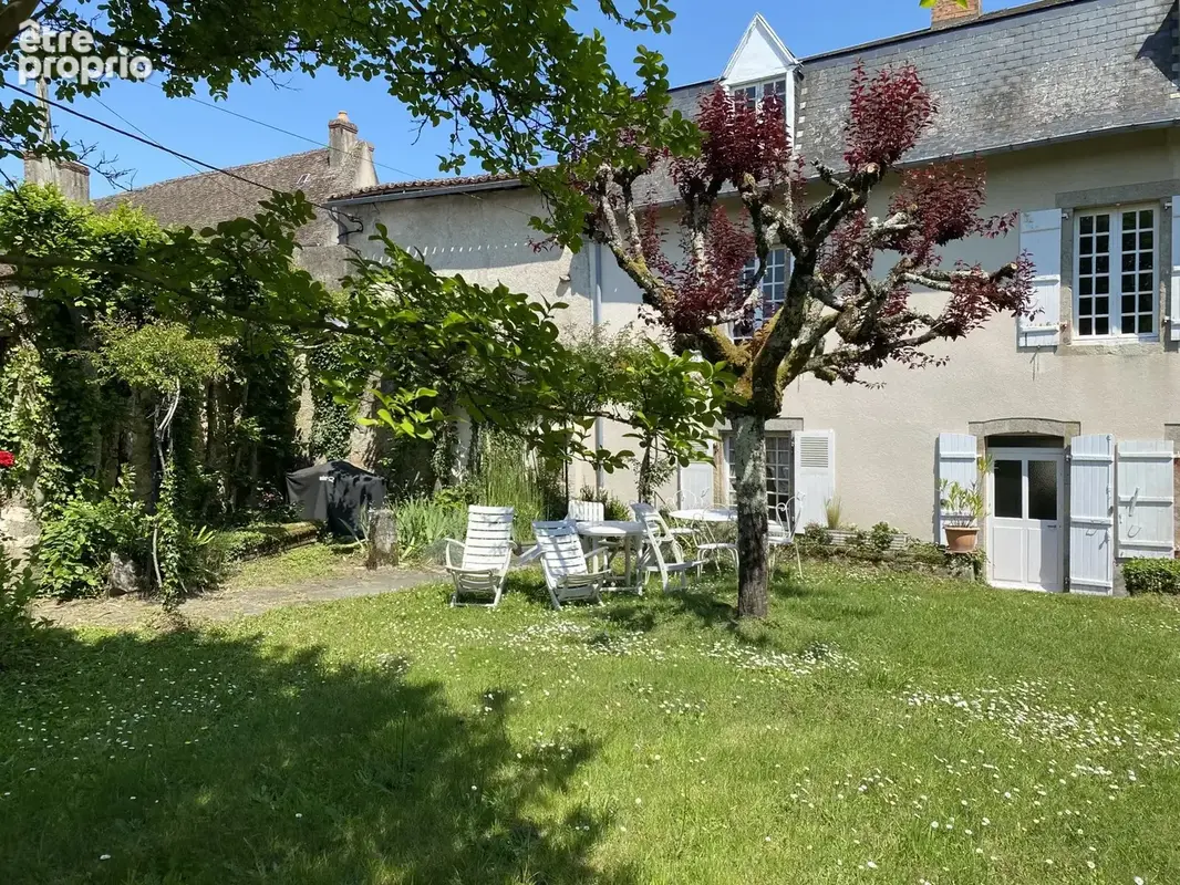 Demeure de caractère au Dorat – Une maison avec un joli jardin et un garage - photo 15