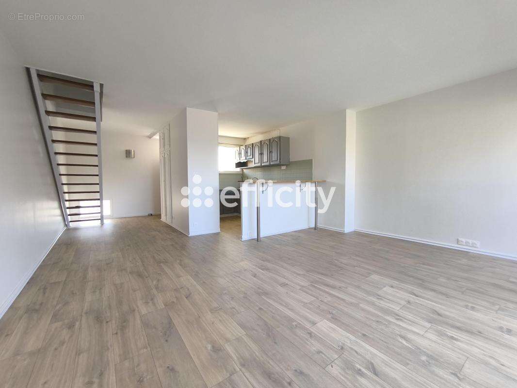 Appartement à BRIE-COMTE-ROBERT