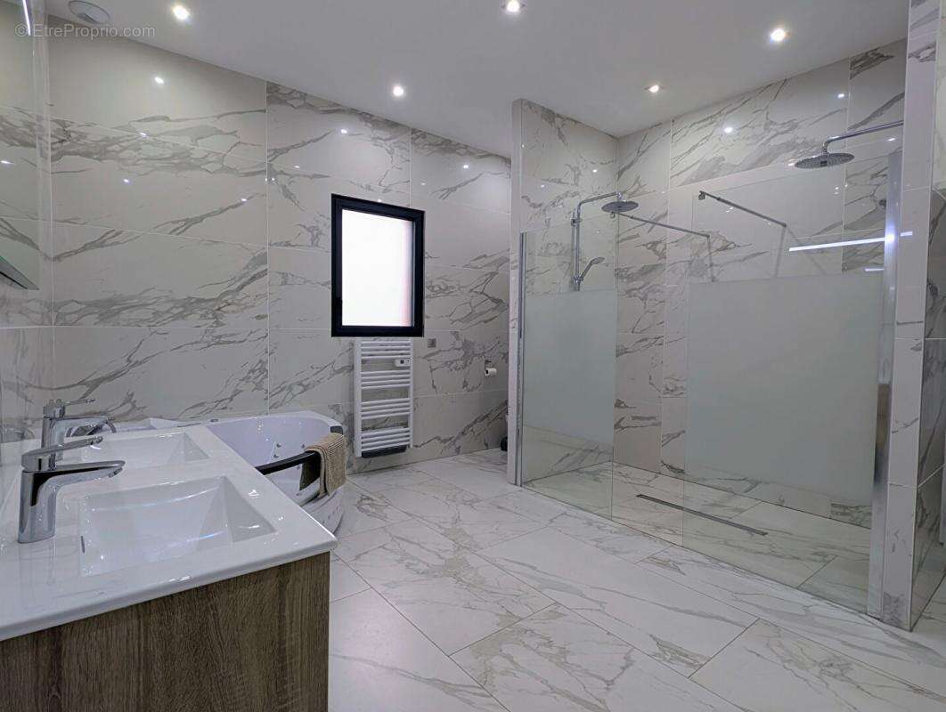 Maison à MONDAVEZAN