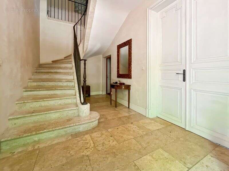 Aux portes de LECTOURE, superbe maison de 9 pièces principales avec jardin - photo 5
