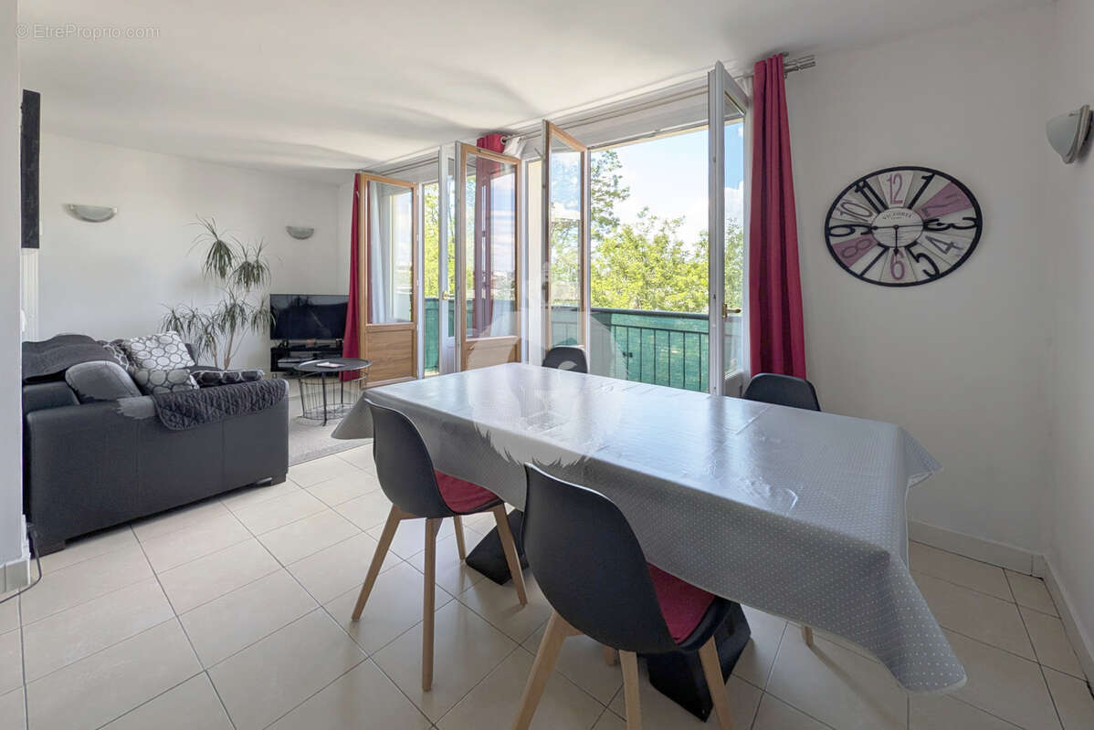 Appartement à SAINT-MAUR-DES-FOSSES