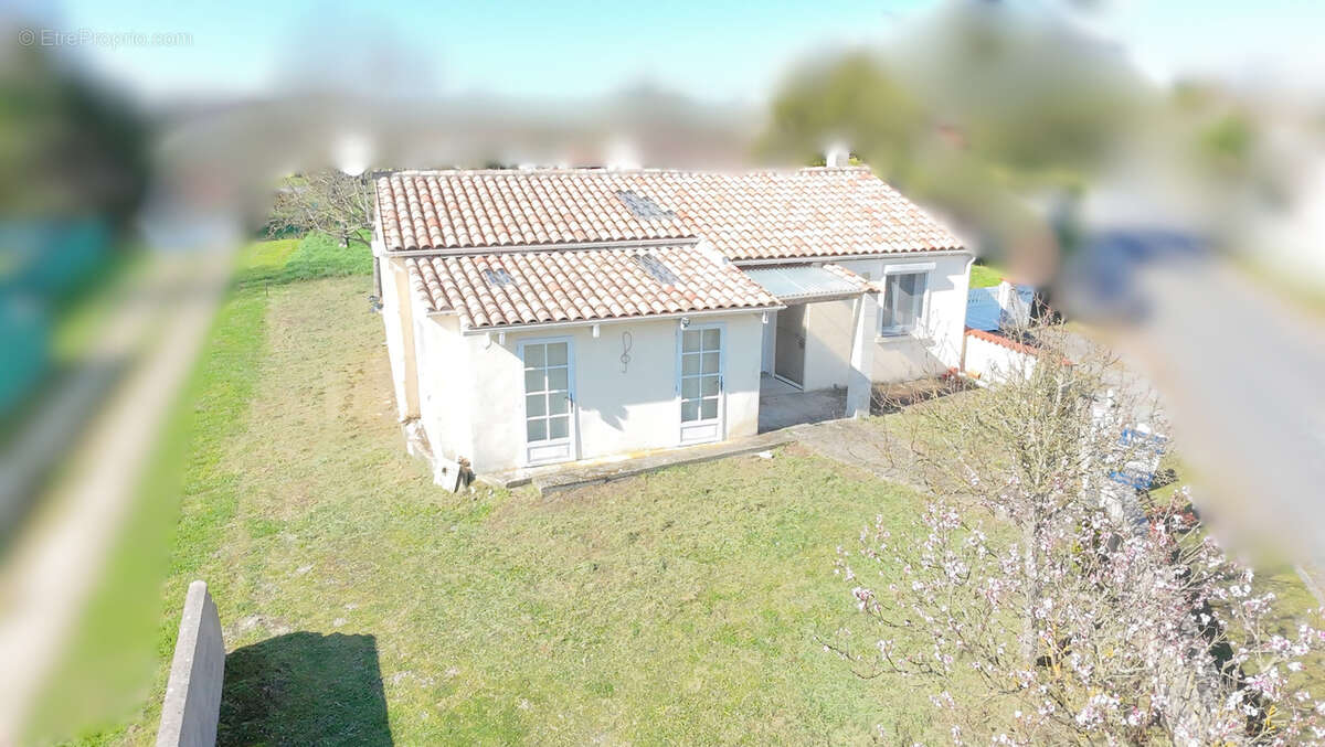 Maison à CORME-ECLUSE