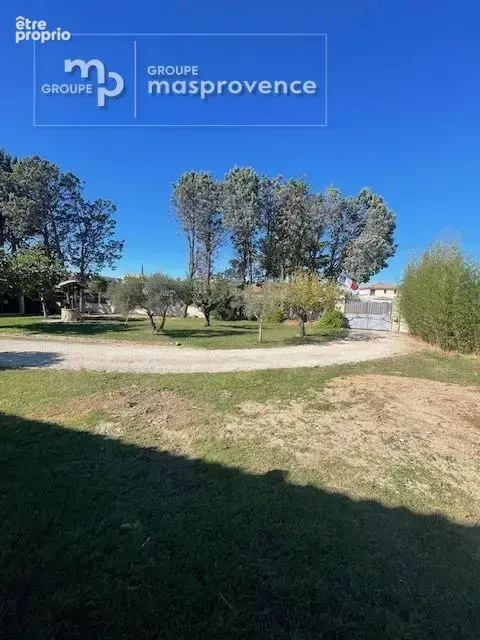 Terrain à bâtir de 500 m² à SENAS (13) - photo 3
