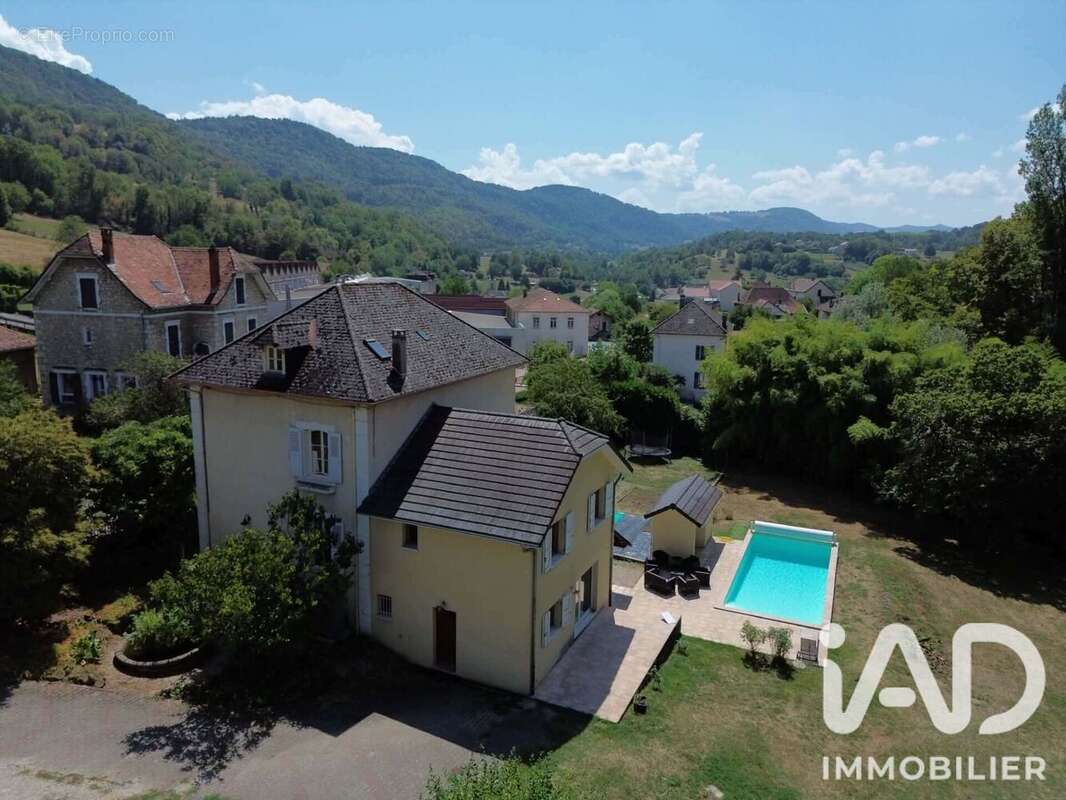 Maison 249 m² à La Bridoire  - photo 3