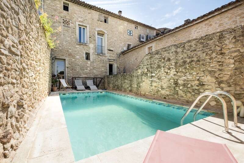 Maison de caractère (près de 320 m2, 5 chambres) avec cour intérieure, piscine & appartement indépendant (près de 135 m2, 2 cham - photo 24