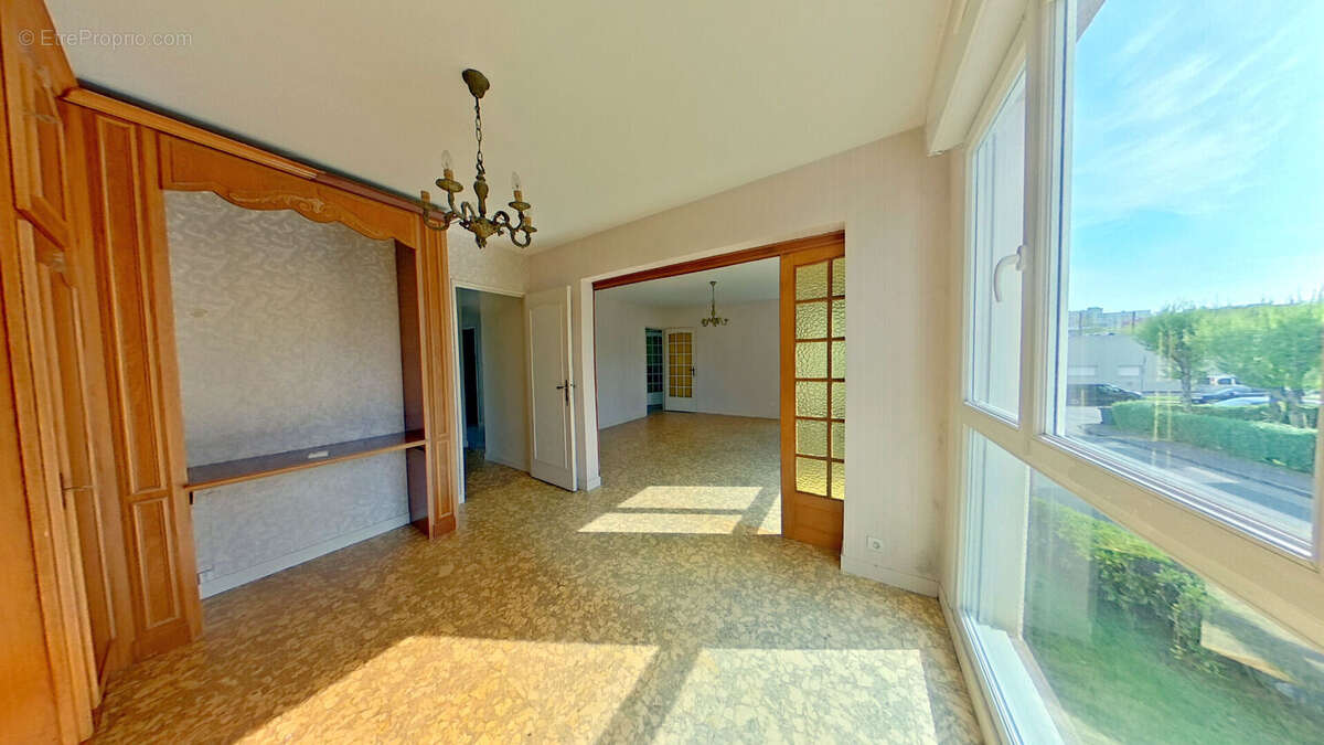 Appartement t5 a vendre brest saint-jacques-kerzu-géant- dalle béton - deux parkings - photo 2