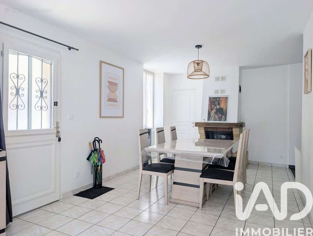 Maison 107 m² à Le Gua  - photo 5