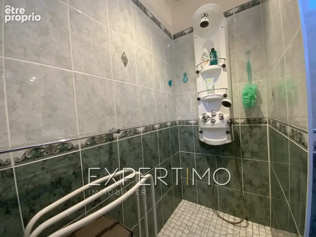 Maison indépendante de plain-pied, T5 de 98 m2, trois chambres, véranda, piscine. Proche commerces et plages - photo 12