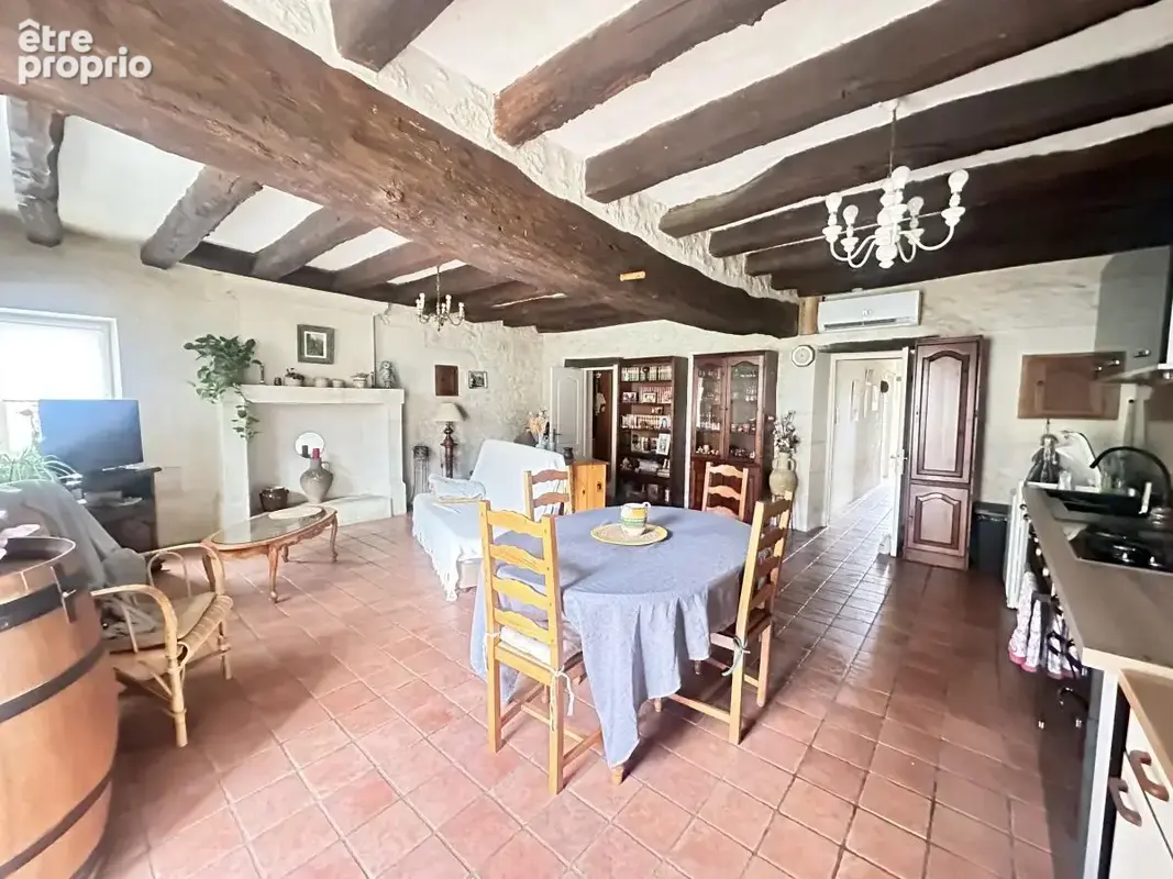 Maison à CROUZILLES