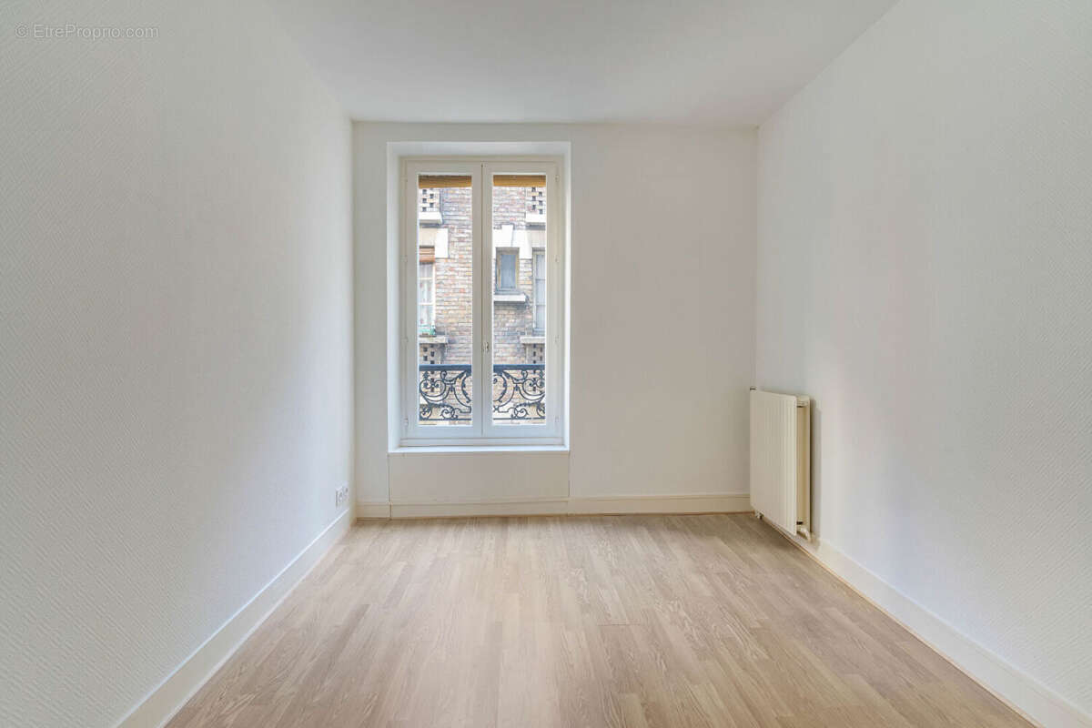 Appartement à PARIS-19E