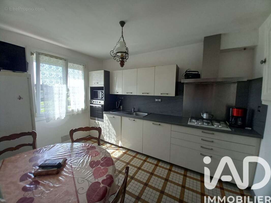 Maison 93 m² à Saint-Ouen-De-Mimbre  - photo 4