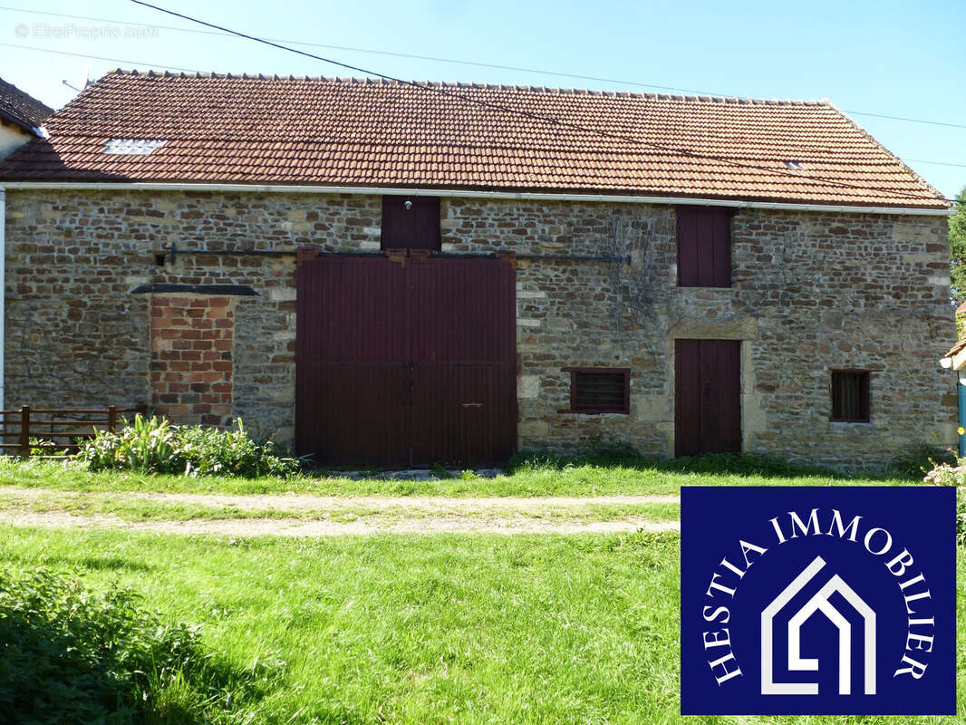 Maison à SAVIGNY-EN-TERRE-PLAINE