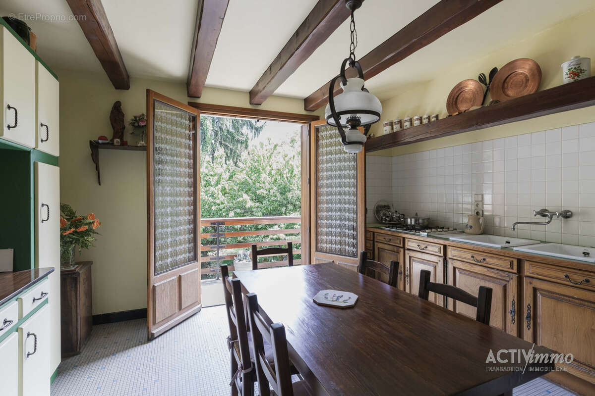 Propriété avec plusieurs appartement et terrain - photo 2