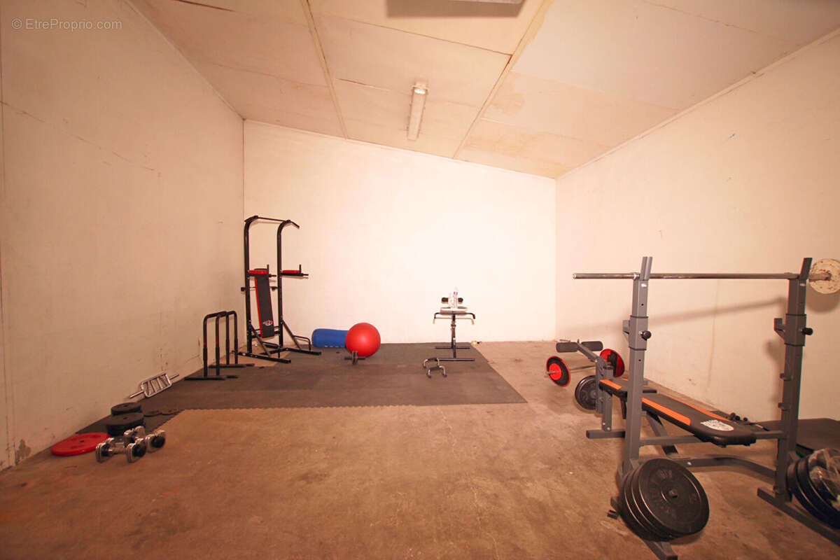 Commerce à SAINT-PIERRE-DE-CHANDIEU