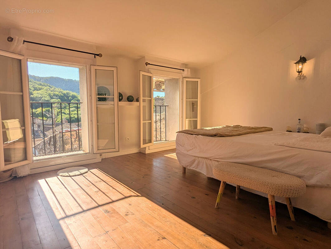 Appartement à SALERNES