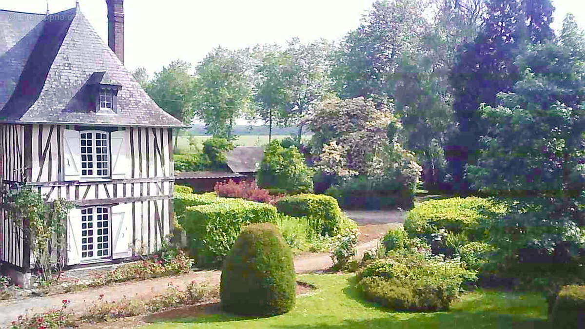 Maison à BOSC-GUERARD-SAINT-ADRIEN