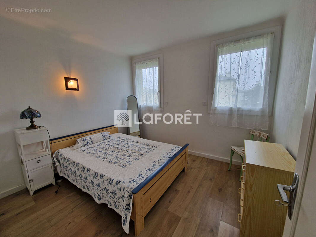 Maison à ONET-LE-CHATEAU