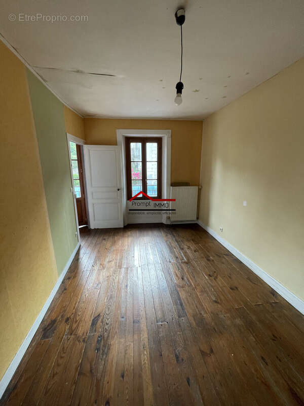 Maison à SAINT-LEONARD-DE-NOBLAT