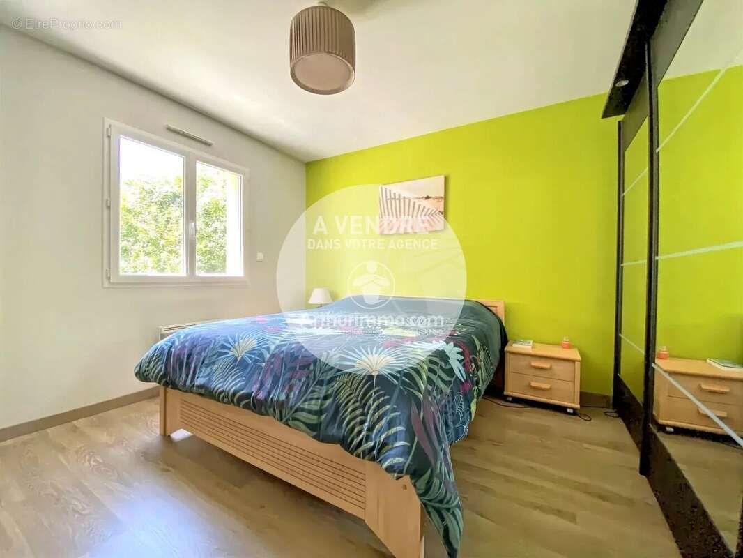 Proche centre bourg, très beaux volumes et suite parentale en RDC ! - photo 5