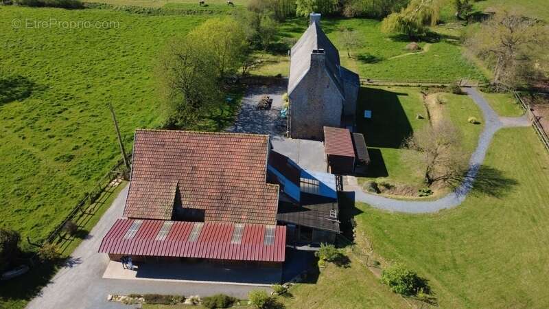  propriété équestre de caractère – 3,3 hectares – habitation + gîte + dépendances  le dezert (50) - photo 2