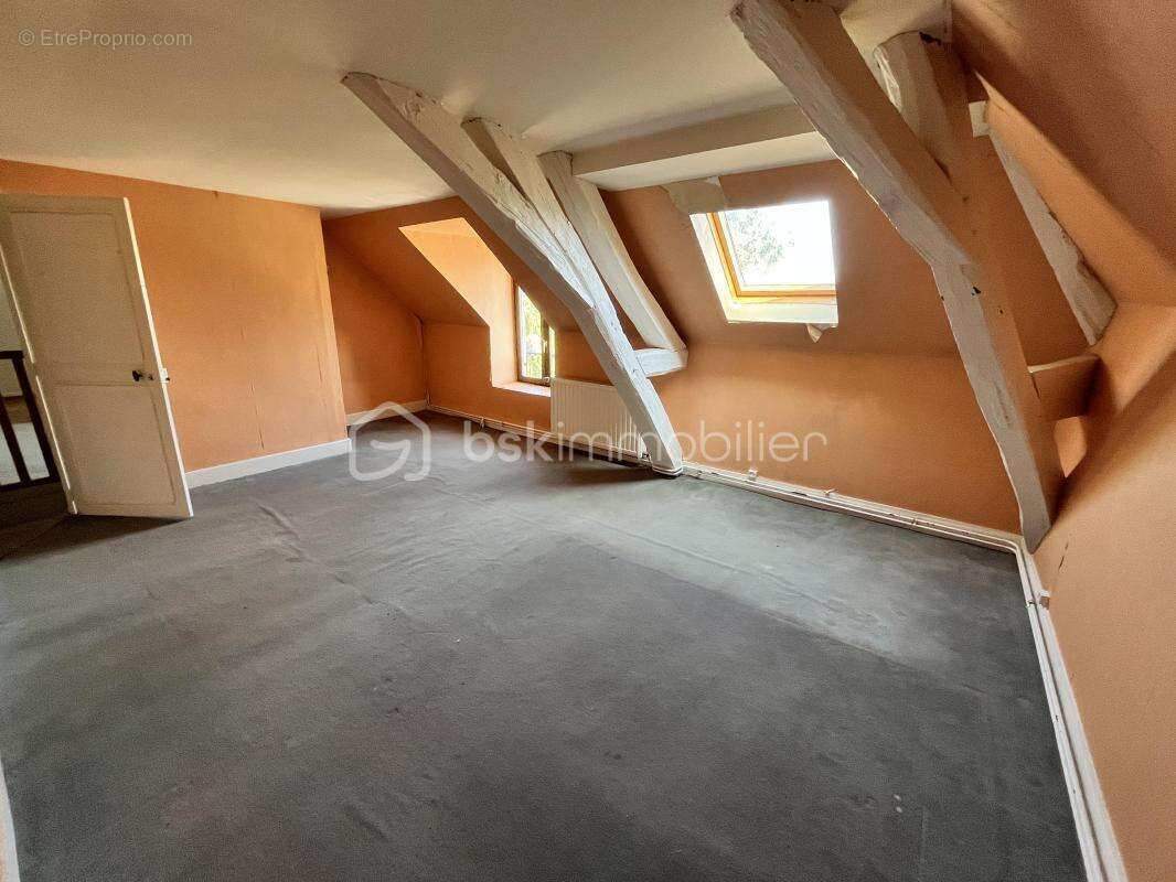 Maison à LA CHAPELLE-MONTLINARD