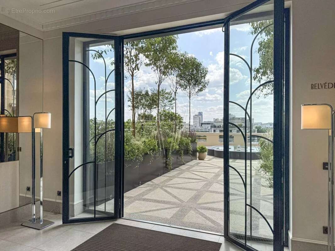 Appartement à PARIS-16E