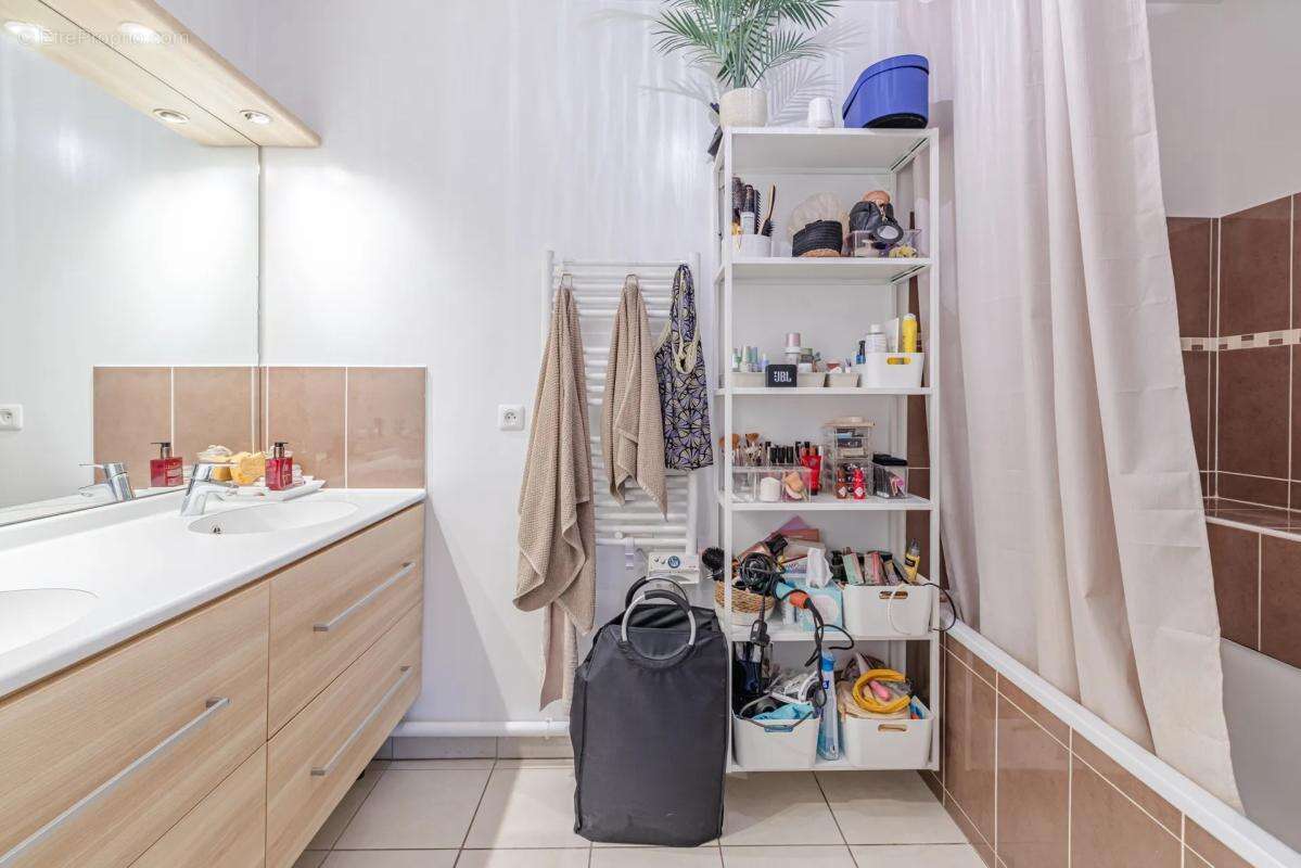 Appartement à FRESNES