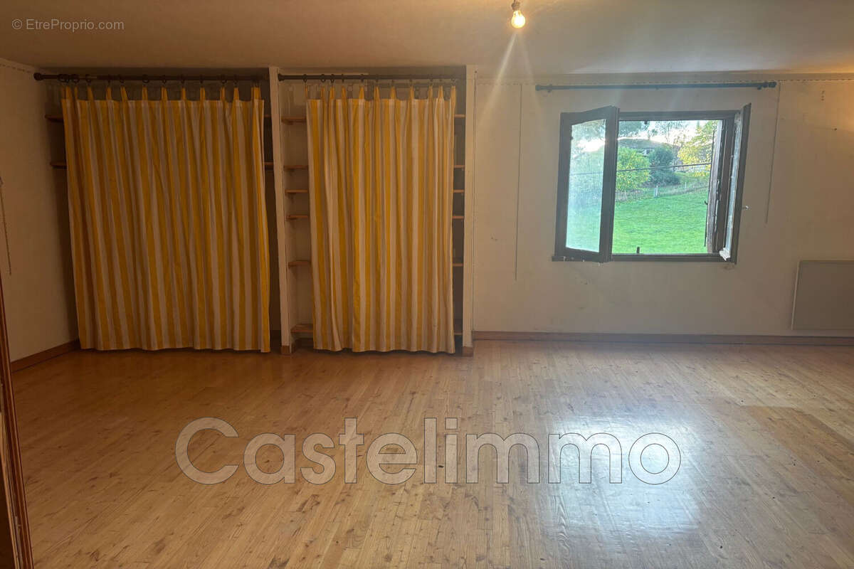 Maison à SAINT-NICOLAS-DE-LA-GRAVE