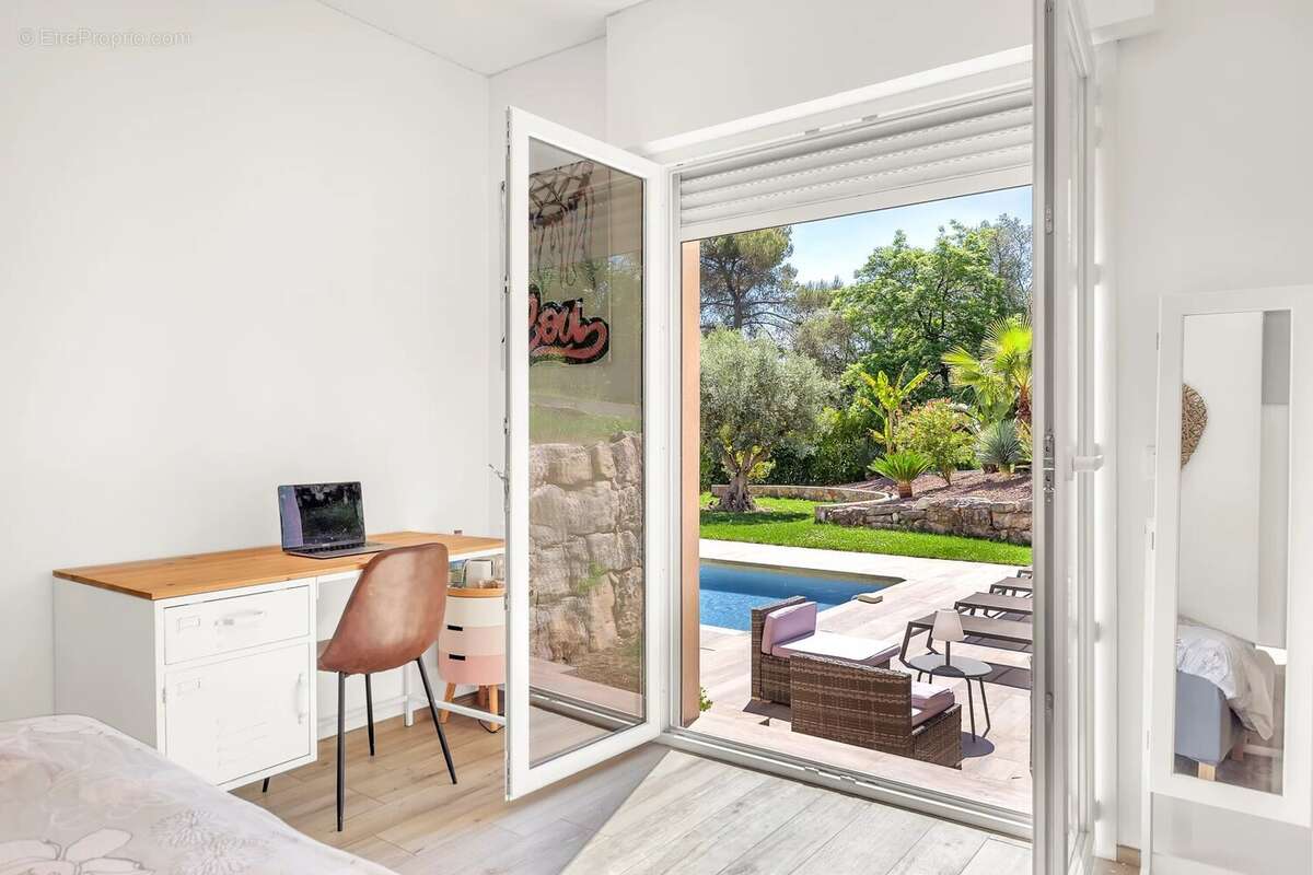 Maison à ROQUEFORT-LES-PINS