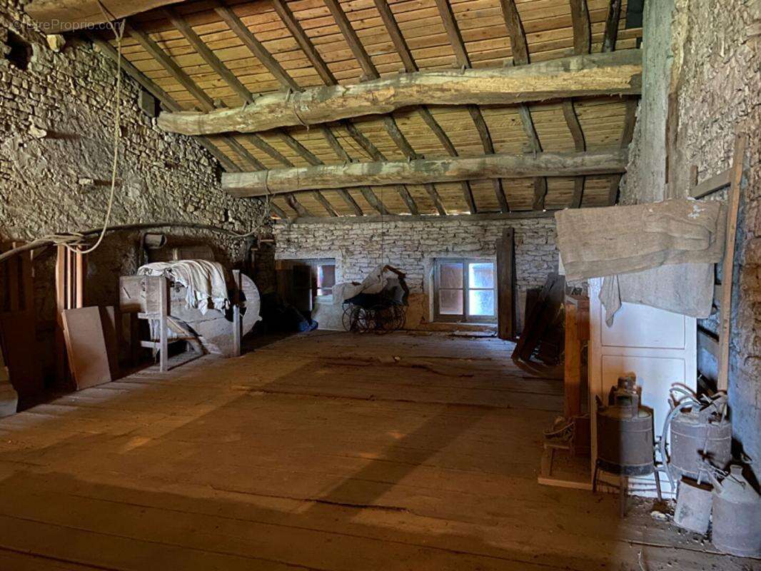EXCLUSIVITÉ - Maison à vendre avec dépendances à Uchizy - photo 14