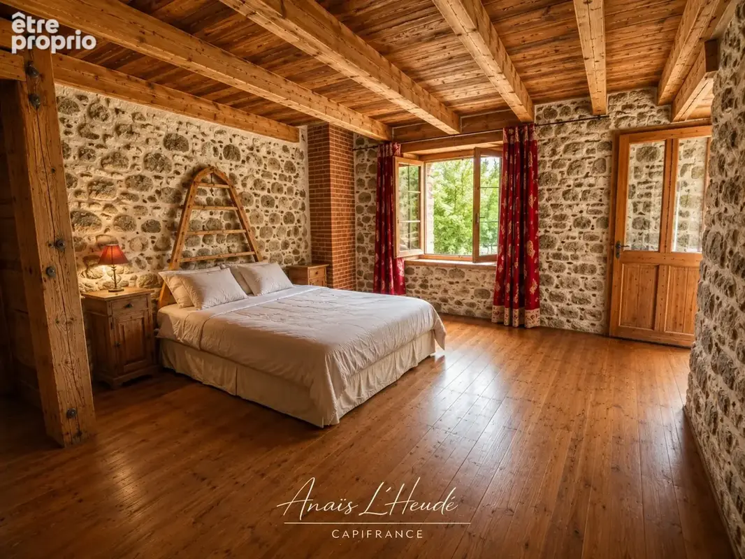 Propriété de caractère en pierre, installations equestres - dépendances et vue montagnes - photo 5