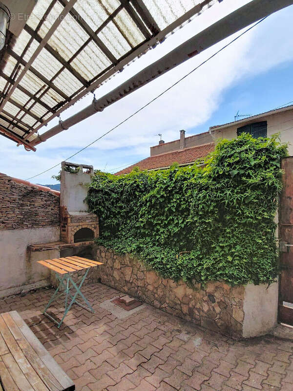 Maison à GREASQUE