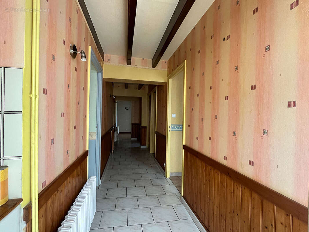 Maison à MONTMOREAU-SAINT-CYBARD