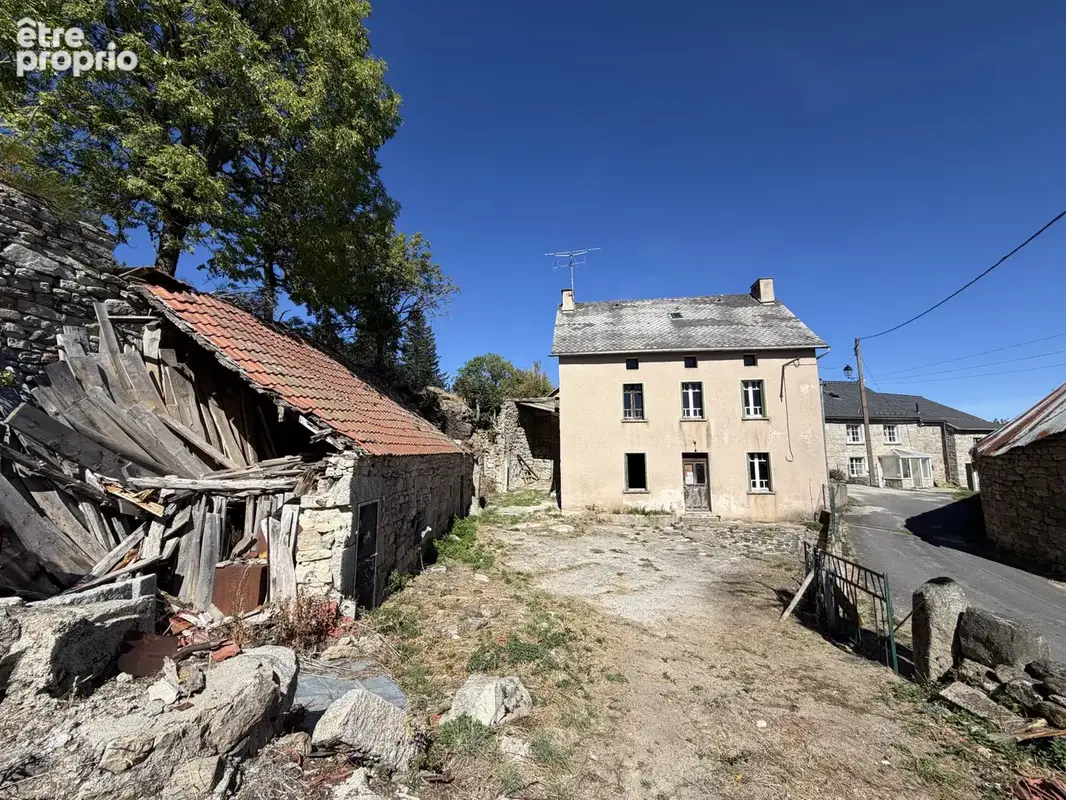EXCLUSIVITE 144 : GR 65, Ancienne maison d'habitation à rénover sur l 'Aubrac. - photo 11
