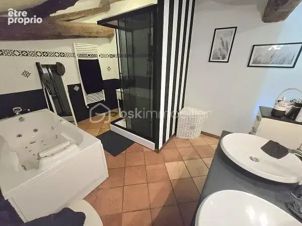Magnifique maison en pierres renovee de 379 m2 avec 4 chambres, piscine sur un terrain de 1,8 hectares !!! - photo 19