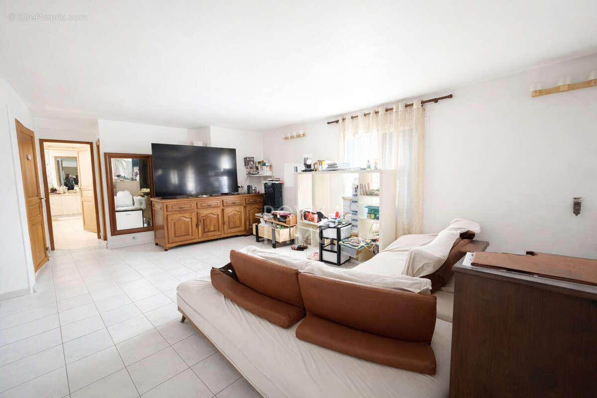 Appartement spacieux de 100 m2 avec fort potentiel - photo 2