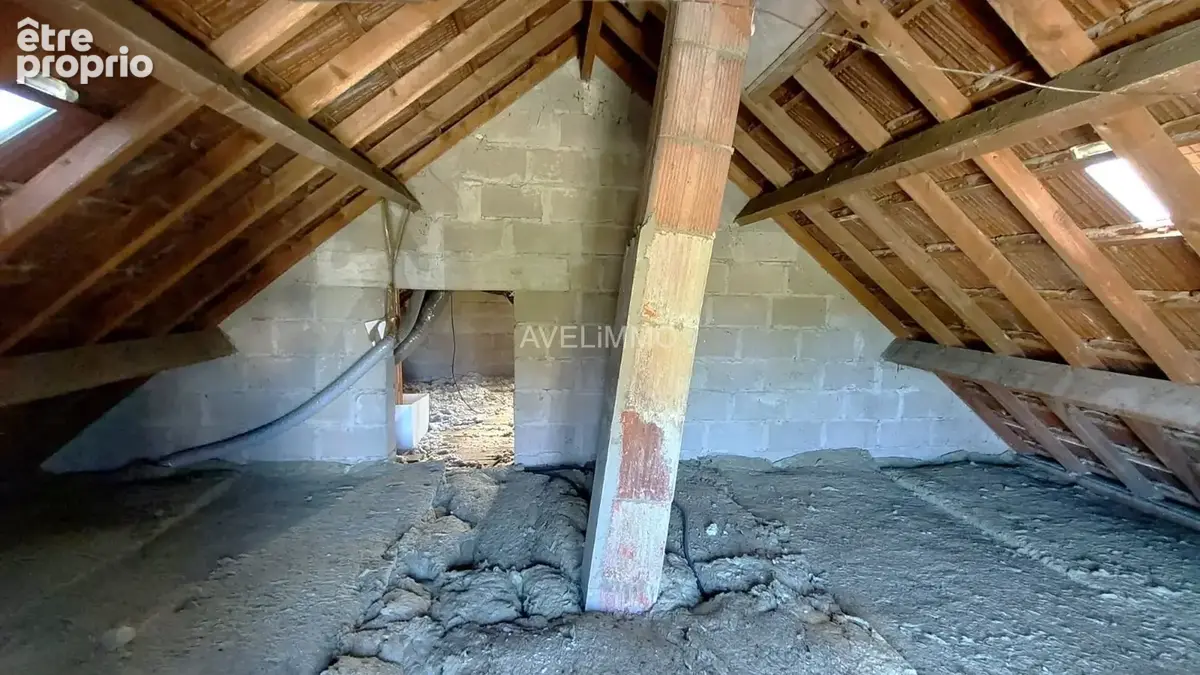 Maison avec grenier et dépendance aménageables - photo 13