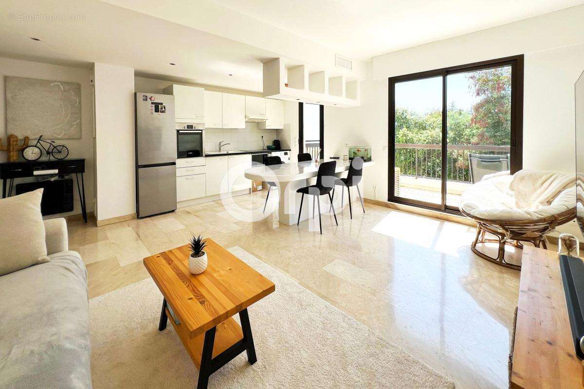 Appartement à MANDELIEU-LA-NAPOULE