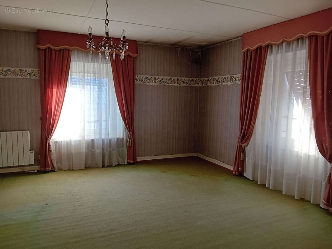 Maison à MONTECHEROUX