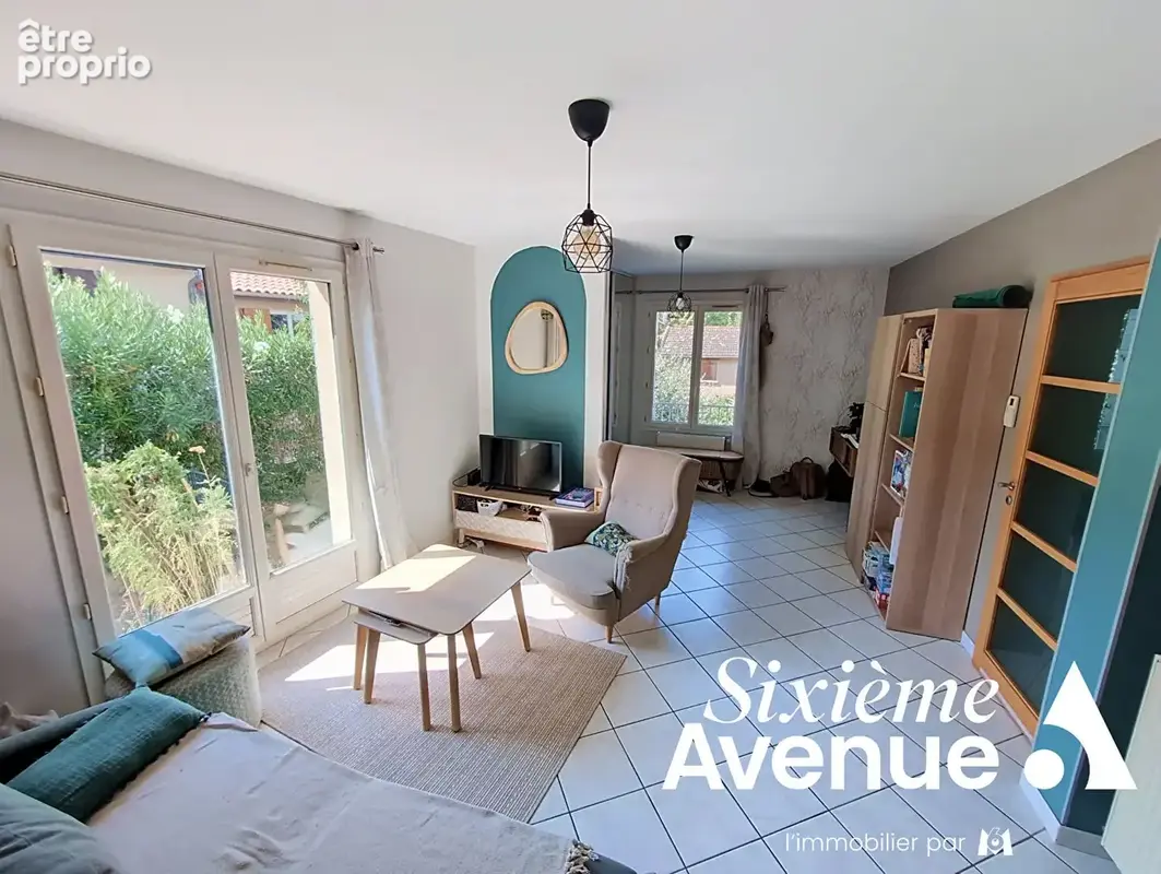 Maison Saint-Symphorien D'Ozon - 6 pièces - 3 chambres - 99 m² - photo 3