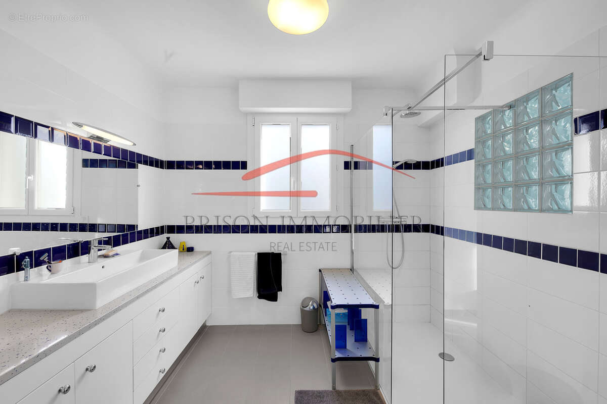 Maison à ROQUEFORT-LES-PINS