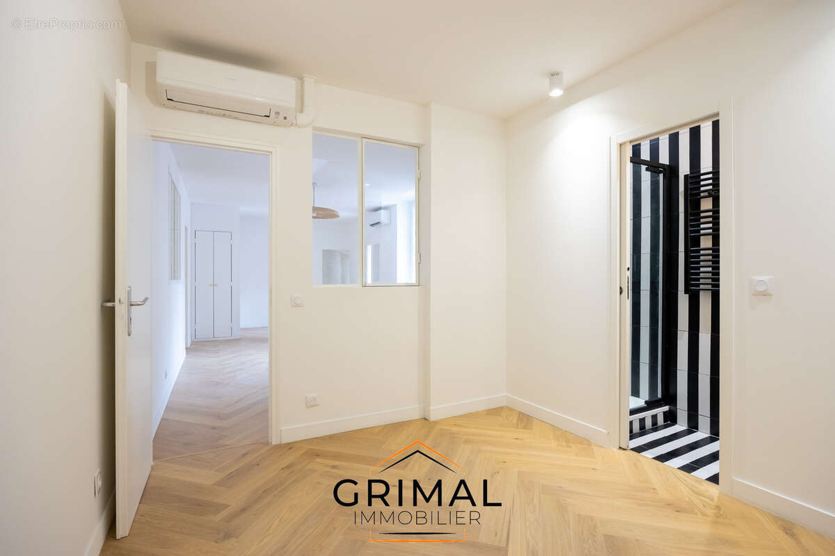 Appartement à MARSEILLE-1E