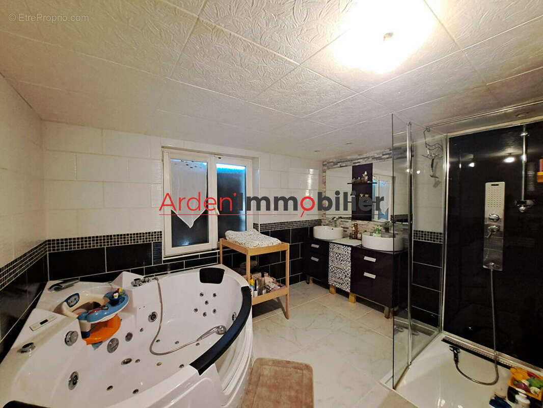 Maison 9 pièces à vendre à Chappes - 173,60 m² sur terrain de 680 m² - photo 11